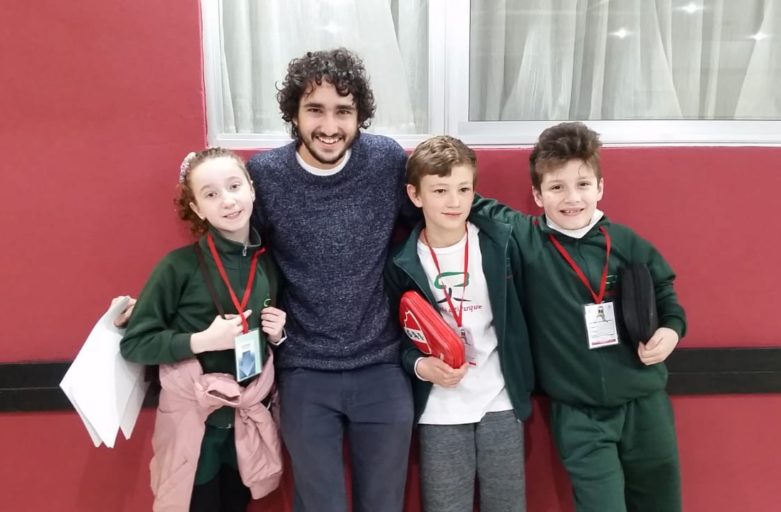 Tres representantes de 5to grado viajaron a Mar del Plata para competir en las Olimpíadas Metropolitanas de Matemática.